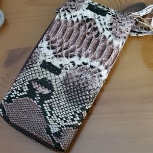 Tuvous faux snake wallet